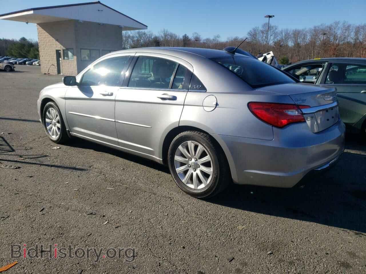 2013 CHRYSLER 200 - VIN: 1C3CCBBG0DN731826 - Фото 2