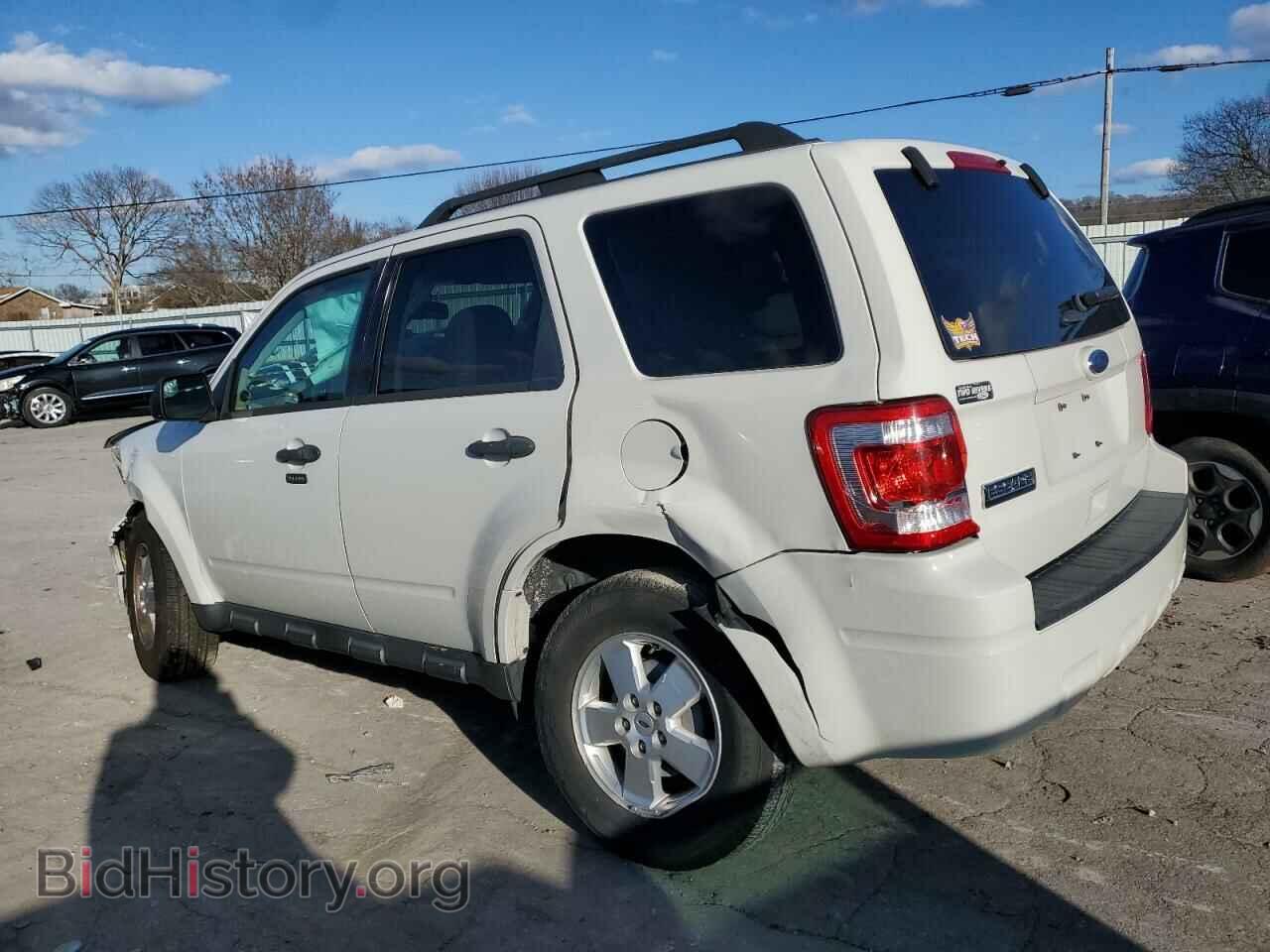 2011 FORD ESCAPE - VIN: 1FMCU0D79BKC19180 - Фото 2