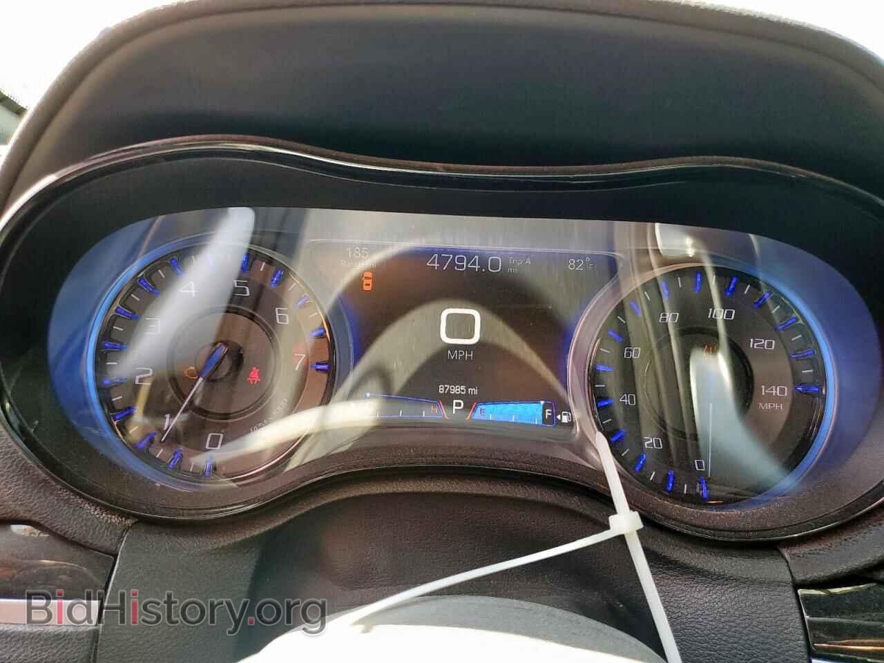 2018 CHRYSLER 300 - VIN: 2C3CCABG3JH266733 - Фото 9
