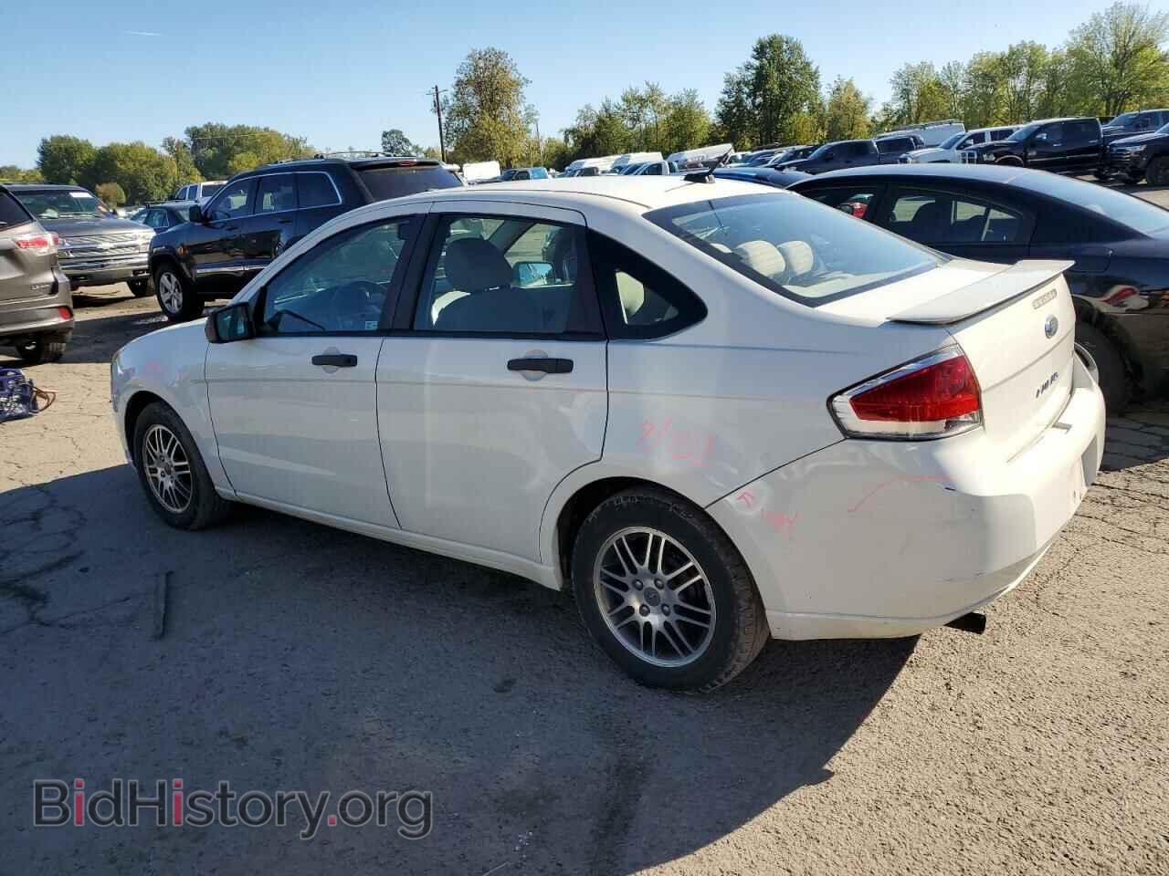 2011 FORD FOCUS - VIN: 1FAHP3FN5BW120188 - Фото 2