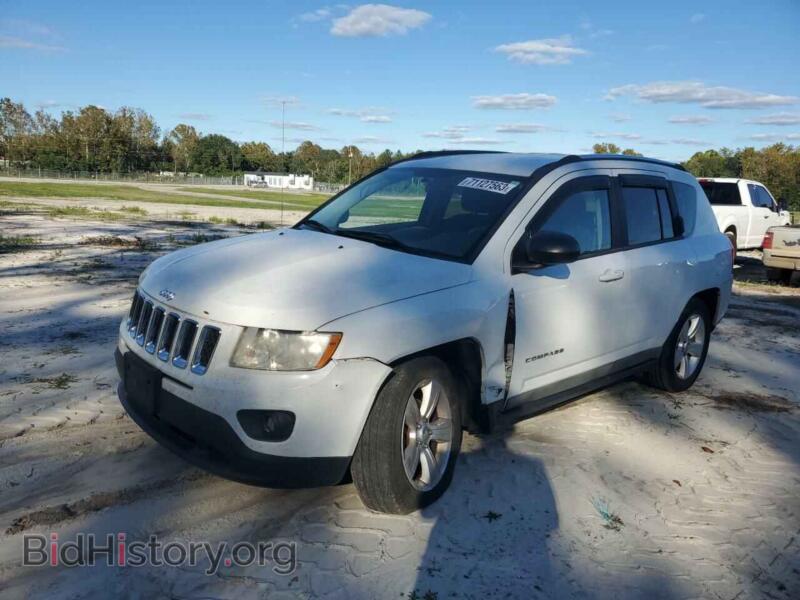 2011 Jeep COMPASS (VIN 1J4NT1FA7BD139812) — фото 2 из 10