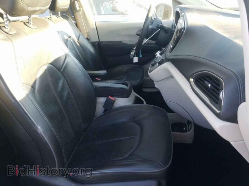 2019 Chrysler PACIFICA (VIN 2C4RC1GG9KR667357) — photo 5 of 10
