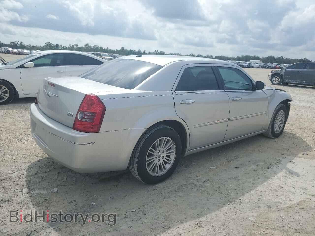2010 CHRYSLER 300 - VIN: 2C3CA1CV5AH279633 - Фото 3