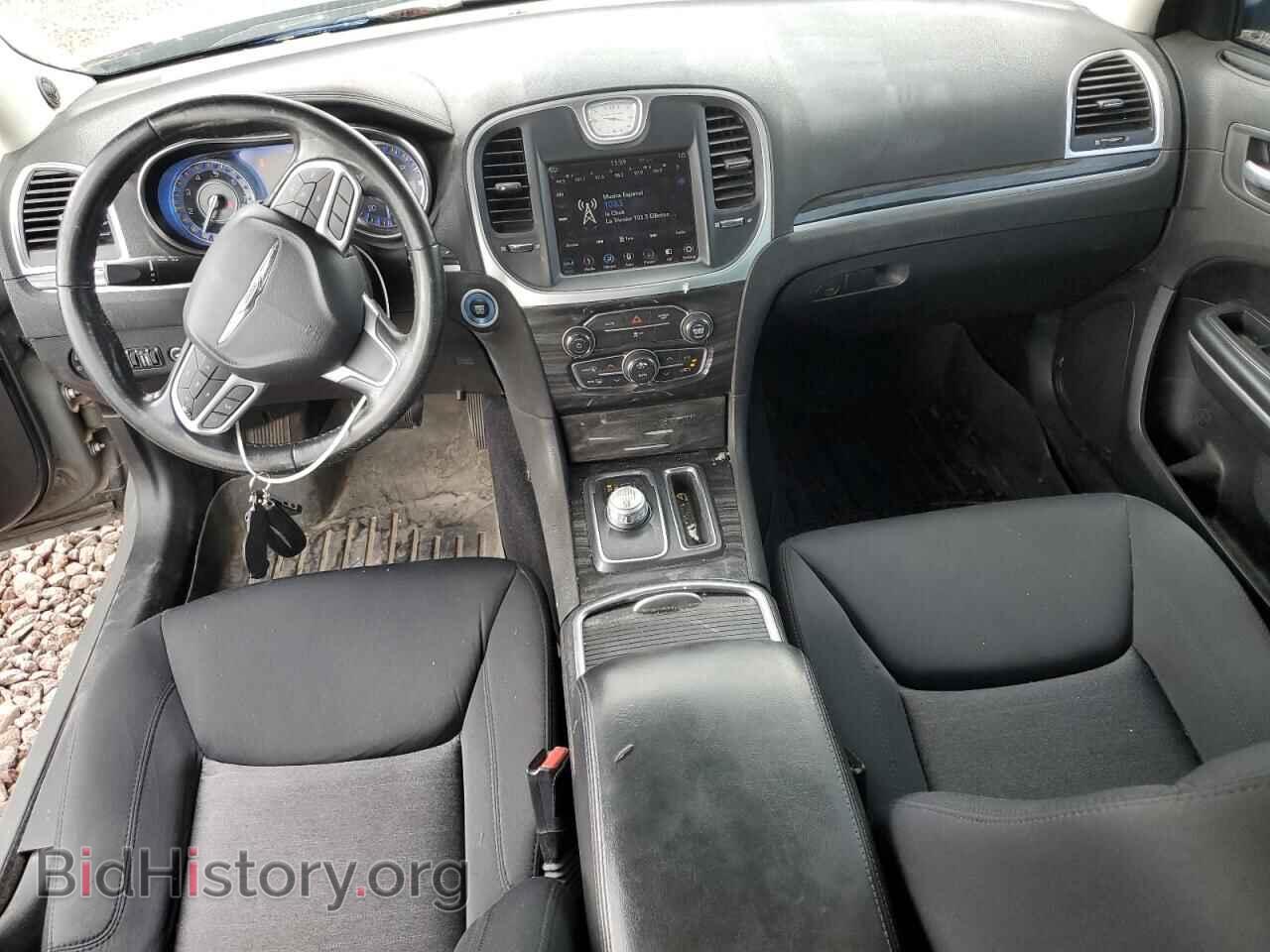 2019 CHRYSLER 300 - VIN: 2C3CCAAG9KH602128 - Фото 8
