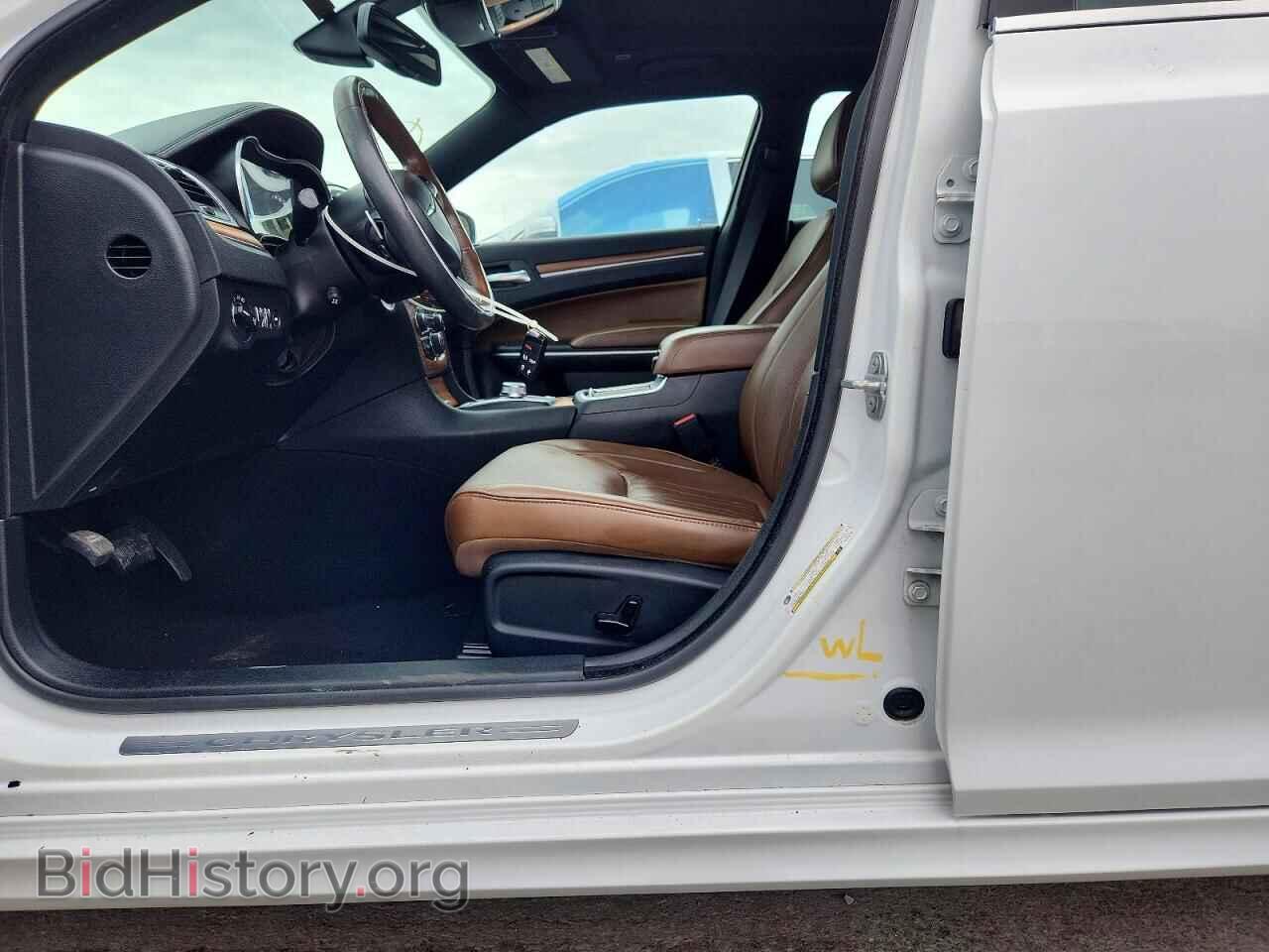 2019 CHRYSLER 300 - VIN: 2C3CCAPT9KH679702 - Фото 12