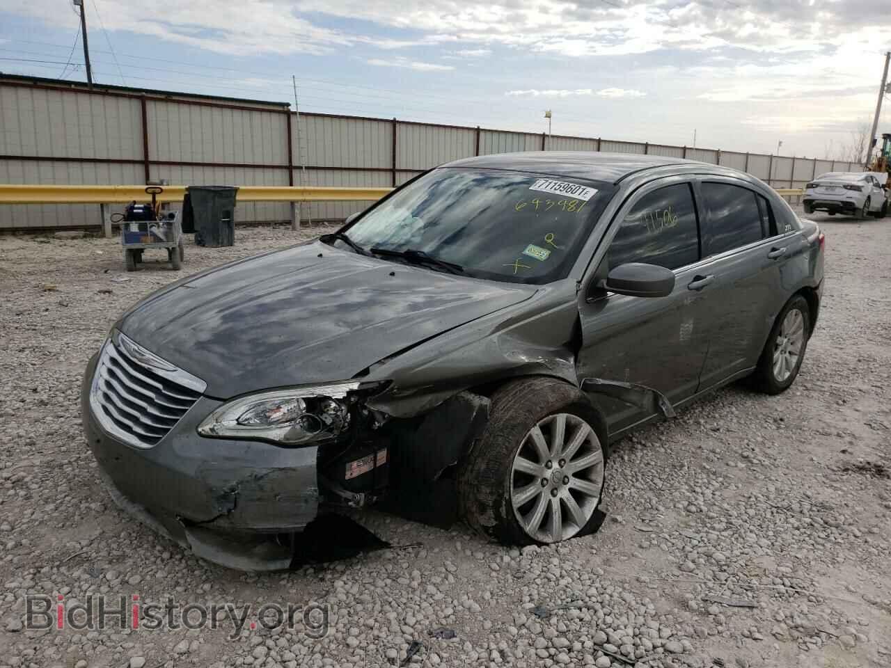 2013 CHRYSLER 200 - VIN: 1C3CCBBB1DN693981 - Фото 2