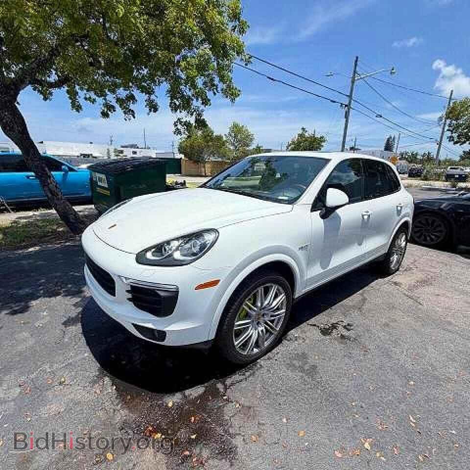 2017 PORSCHE CAYENNE - VIN: WP1AE2A26HLA70970 - Photo 2