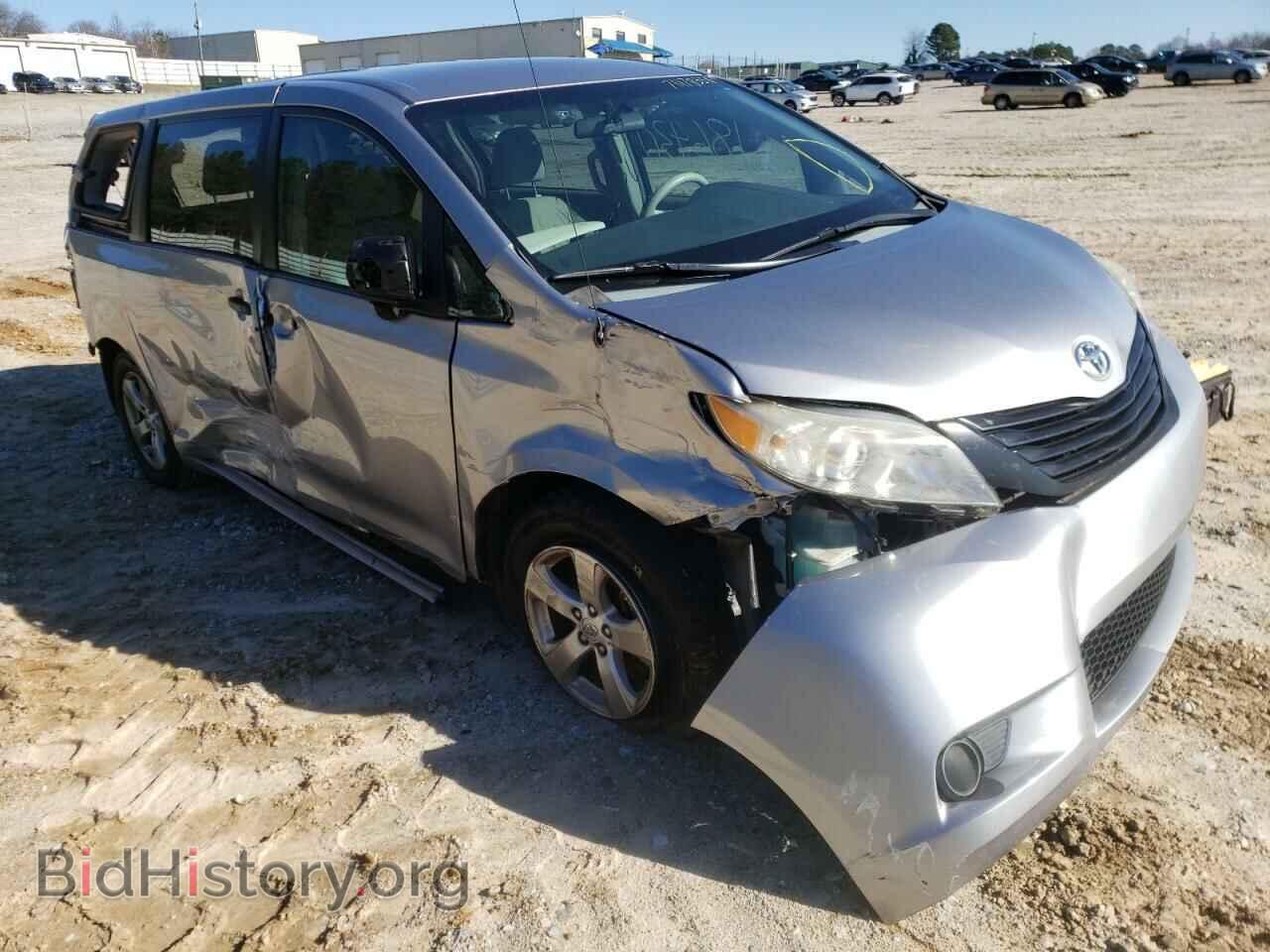 Photo 5TDZK3DC8DS298128 - TOYOTA SIENNA 2013