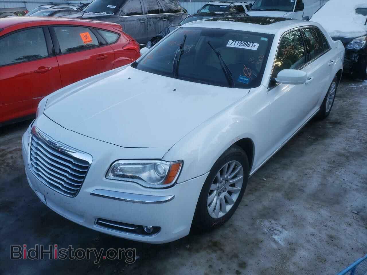 2013 CHRYSLER 300 - VIN: 2C3CCAAG2DH520549 - Фото 2