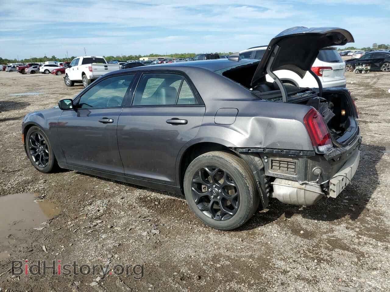 2019 CHRYSLER 300 - VIN: 2C3CCAGG8KH648637 - Photo 2