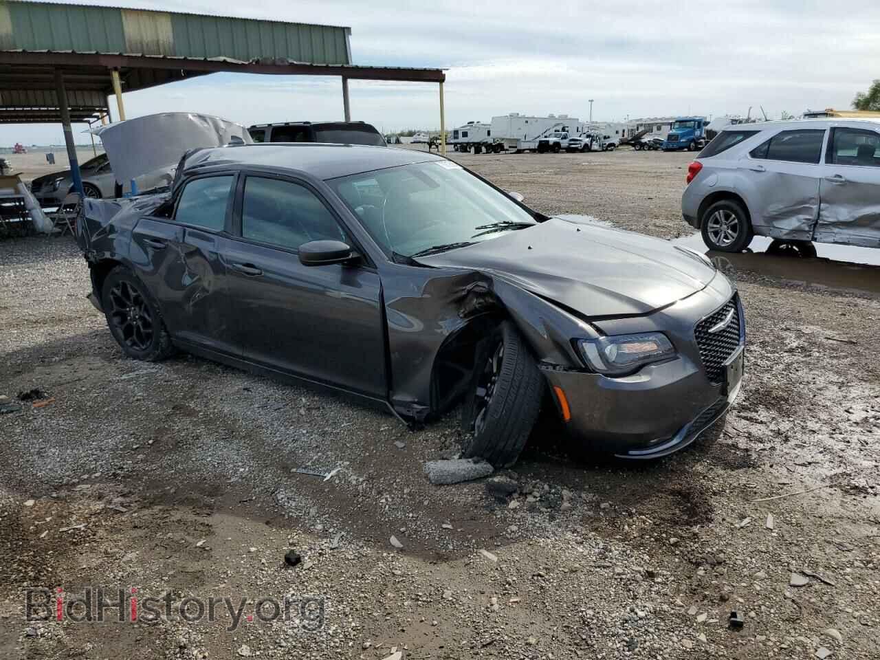 2019 CHRYSLER 300 - VIN: 2C3CCAGG8KH648637 - Photo 4