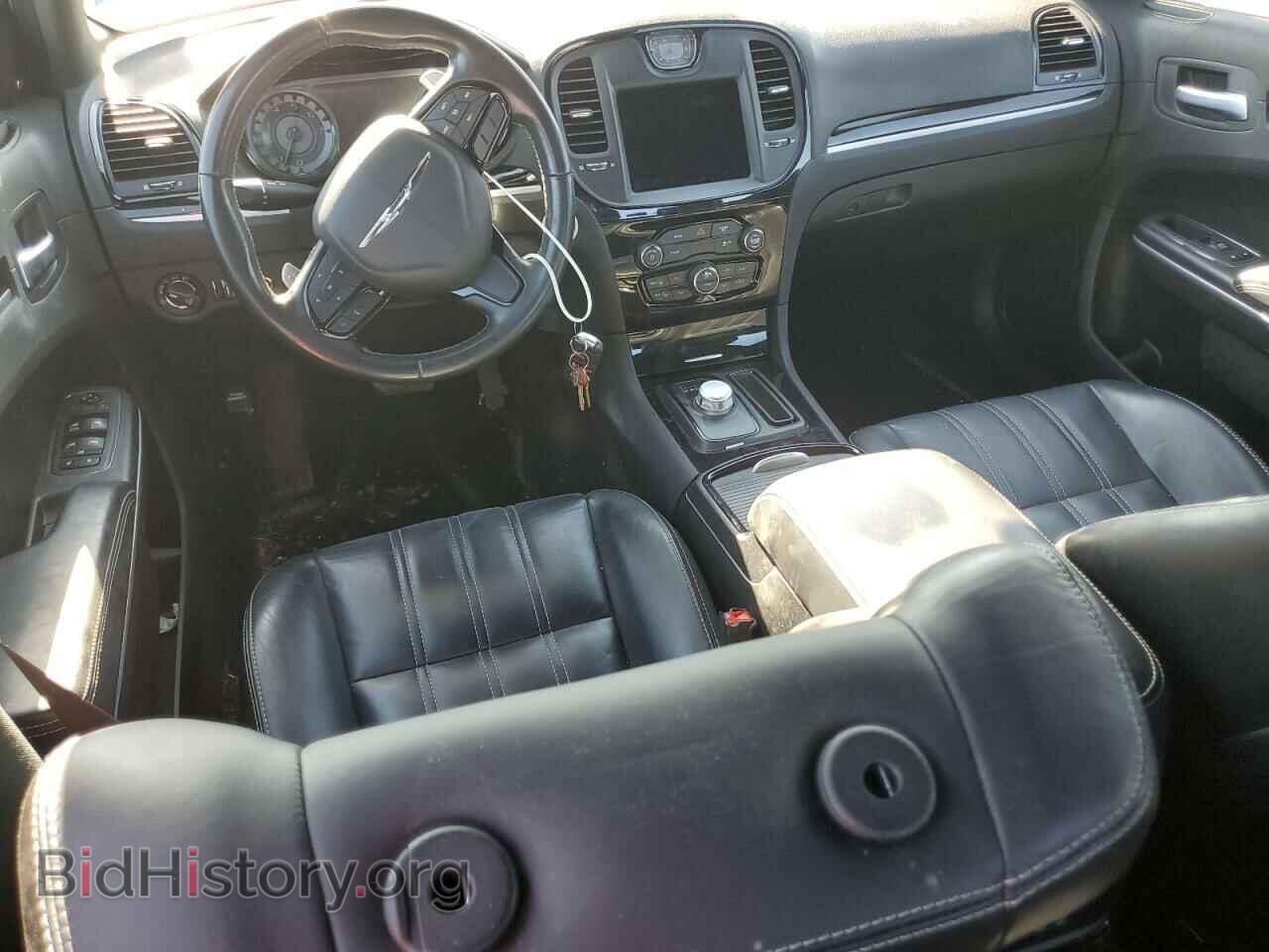 2019 CHRYSLER 300 - VIN: 2C3CCAGG8KH648637 - Photo 8