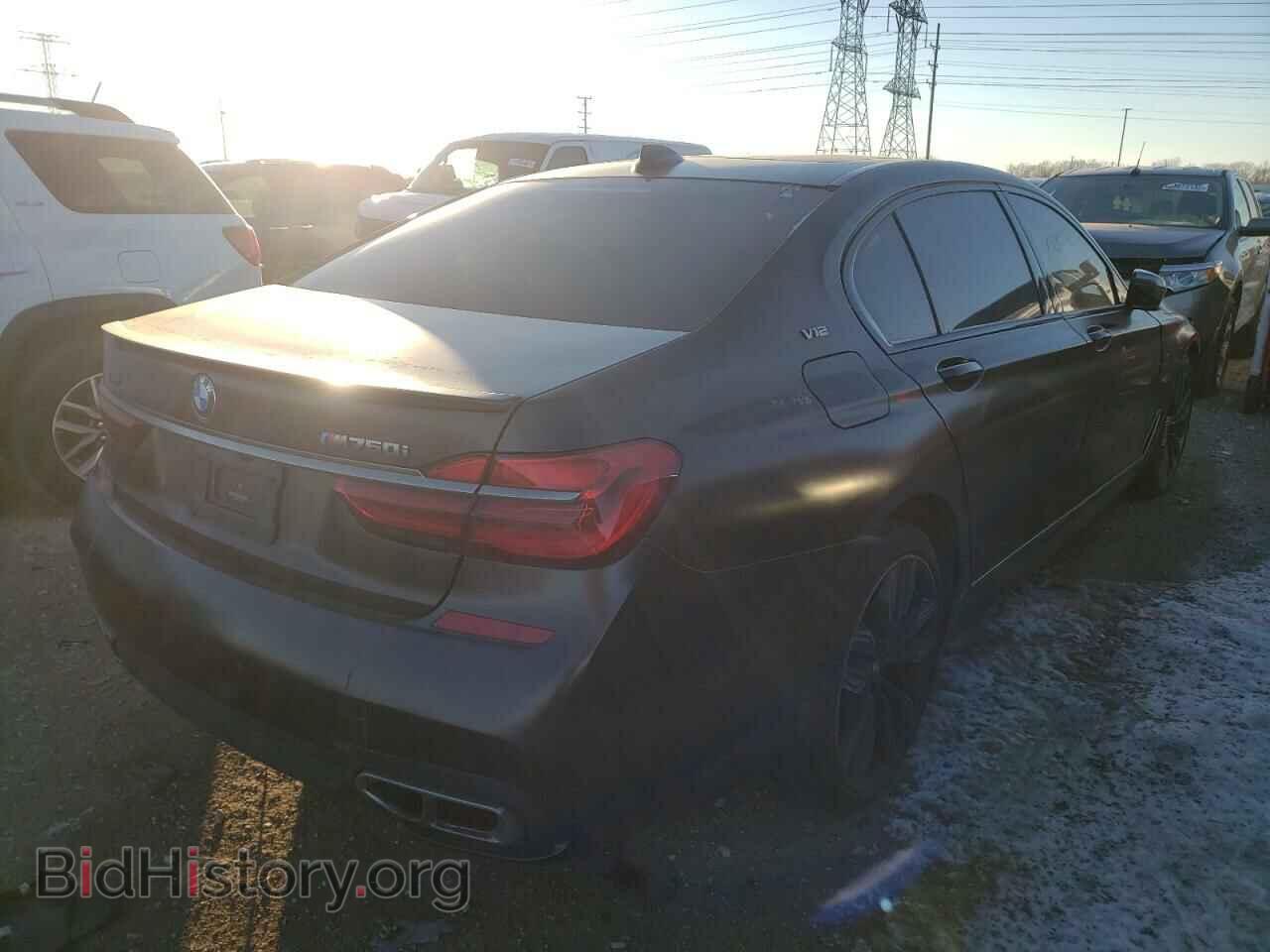 2017 BMW M7 - VIN: WBA7H6C52HG614341 - Фото 4