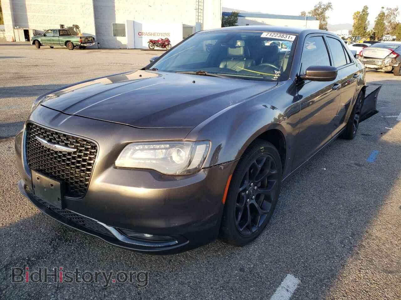 2019 CHRYSLER 300 - VIN: 2C3CCABGXKH660294 - Фото 2
