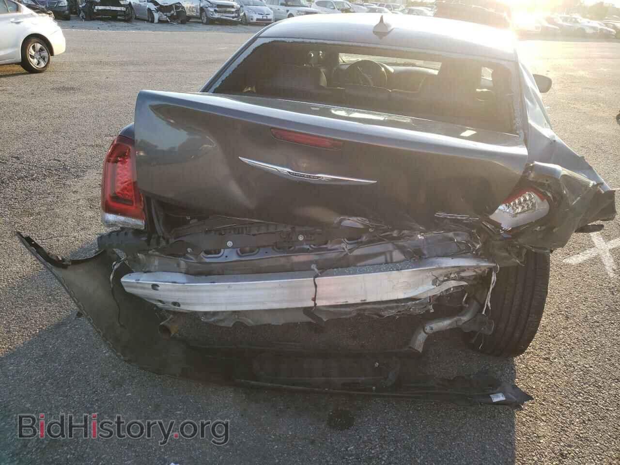 2019 CHRYSLER 300 - VIN: 2C3CCABGXKH660294 - Фото 9