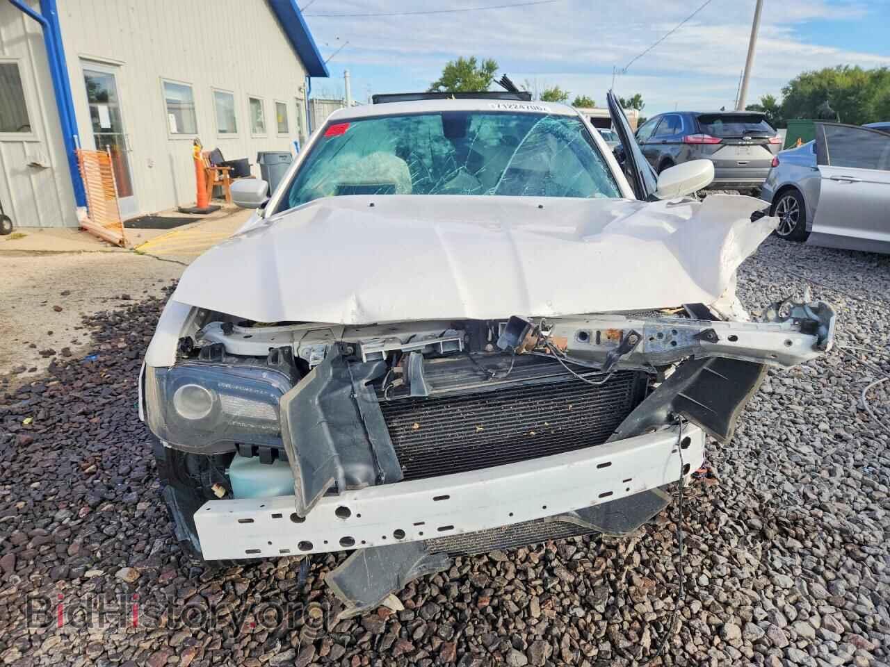 2015 CHRYSLER 300 - VIN: 2C3CCABG3FH837581 - Photo 5