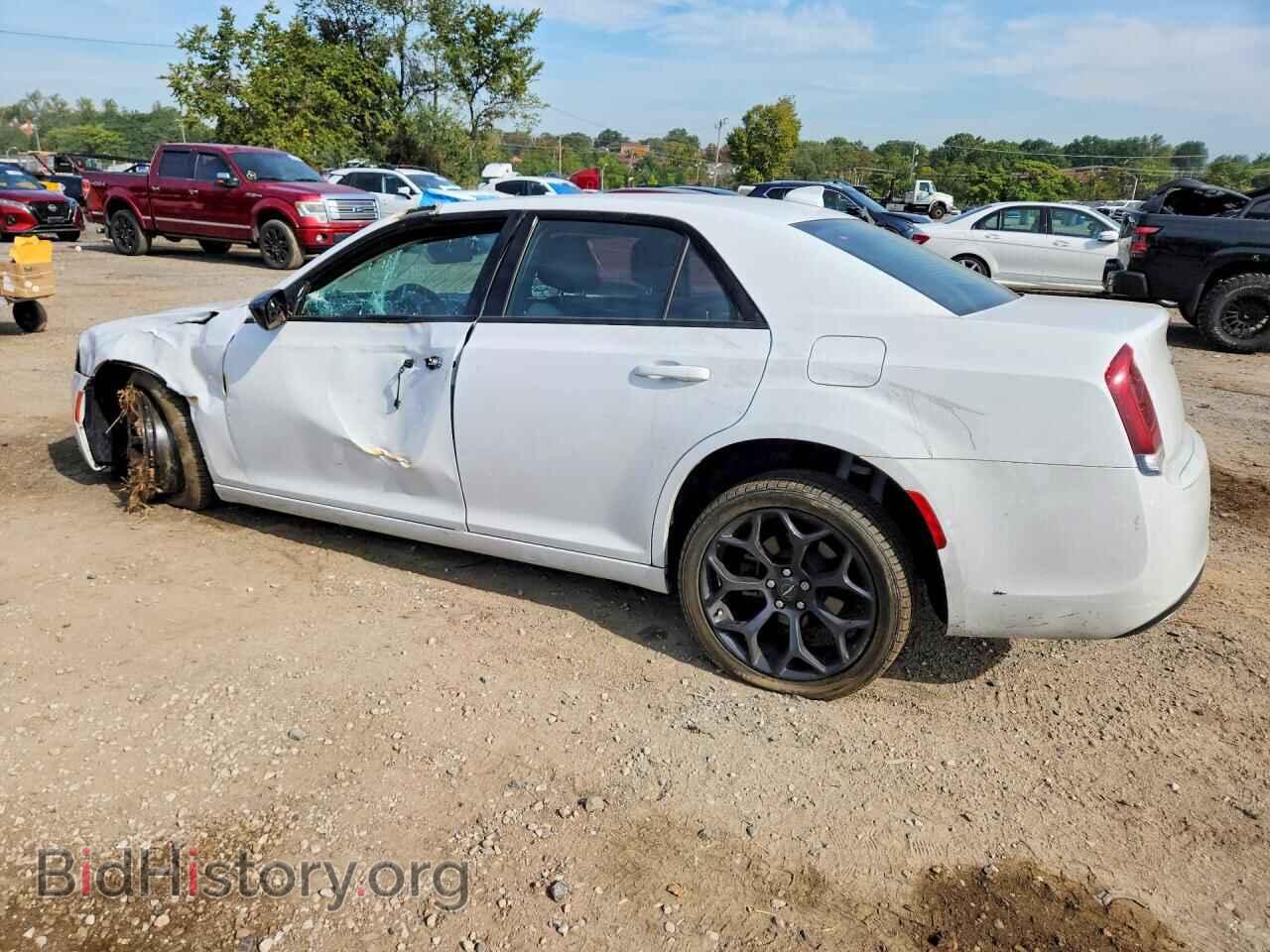 2019 CHRYSLER 300 - VIN: 2C3CCAAG3KH722989 - Photo 2