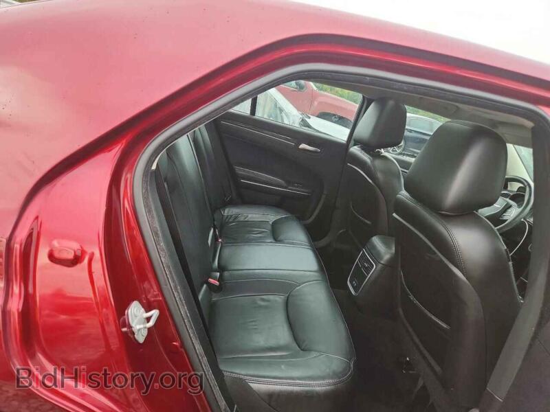2017 Chrysler 300 (VIN 2C3CCAAG3HH663774) — photo 10 of 12