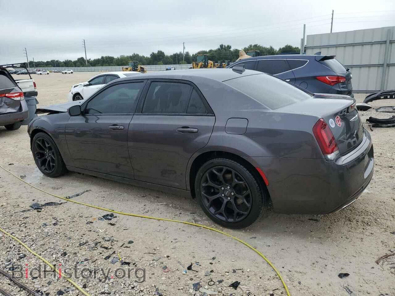 2019 CHRYSLER 300 - VIN: 2C3CCABG3KH516022 - Фото 2
