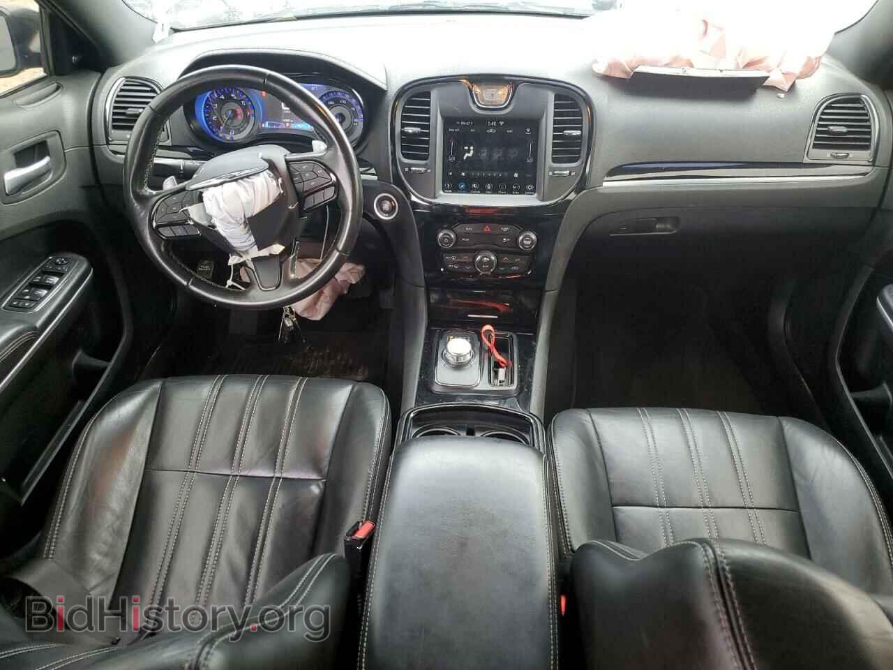 2019 CHRYSLER 300 - VIN: 2C3CCABG3KH516022 - Фото 8