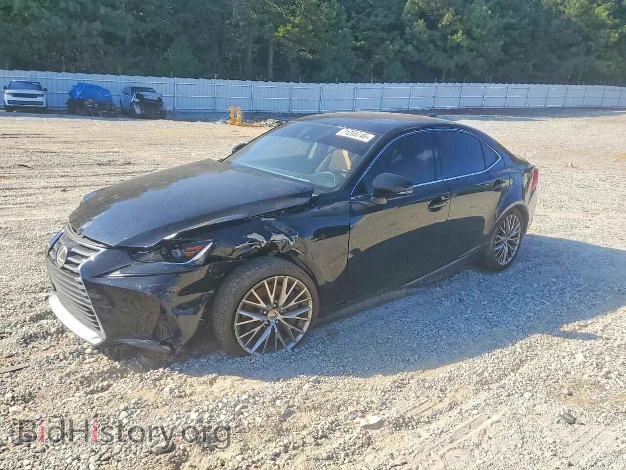 Photo JTHBA1D29H5045104 - LEXUS IS 2017