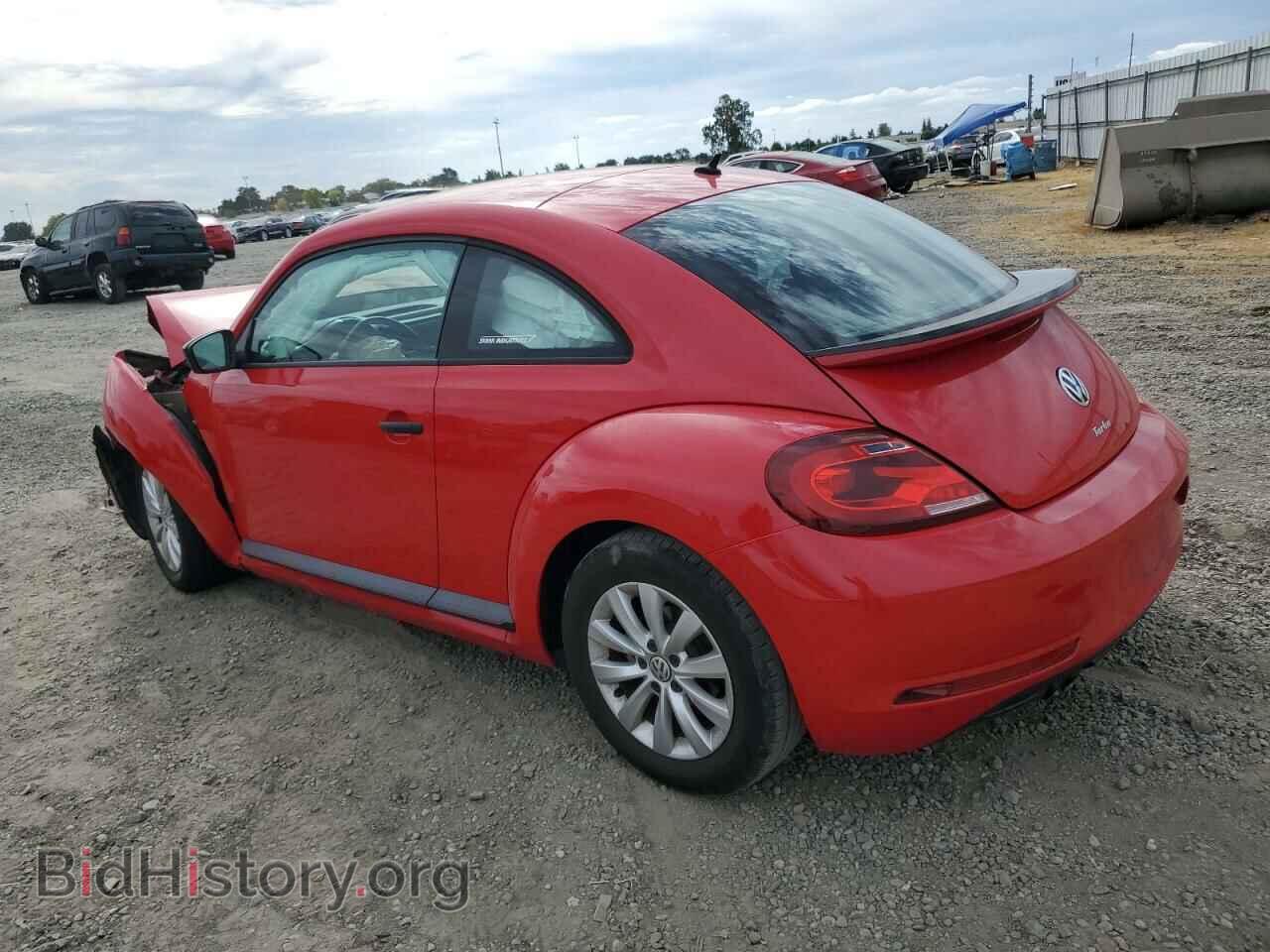 2018 VOLKSWAGEN BEETLE - VIN: 3VWFD7AT9JM716357 - Фото 2