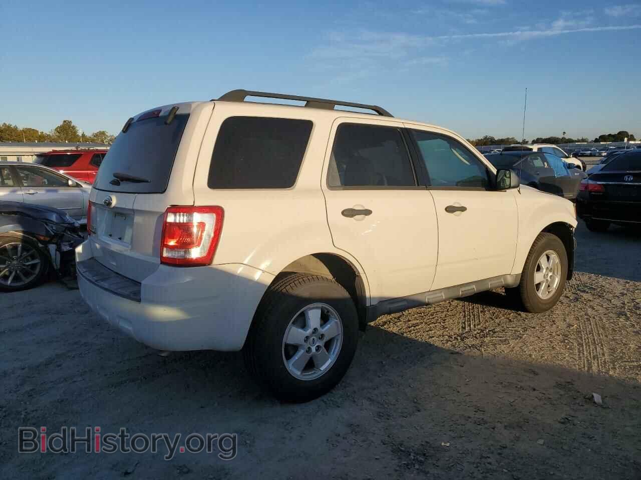 2011 FORD ESCAPE - VIN: 1FMCU0D72BKB79802 - Фото 3
