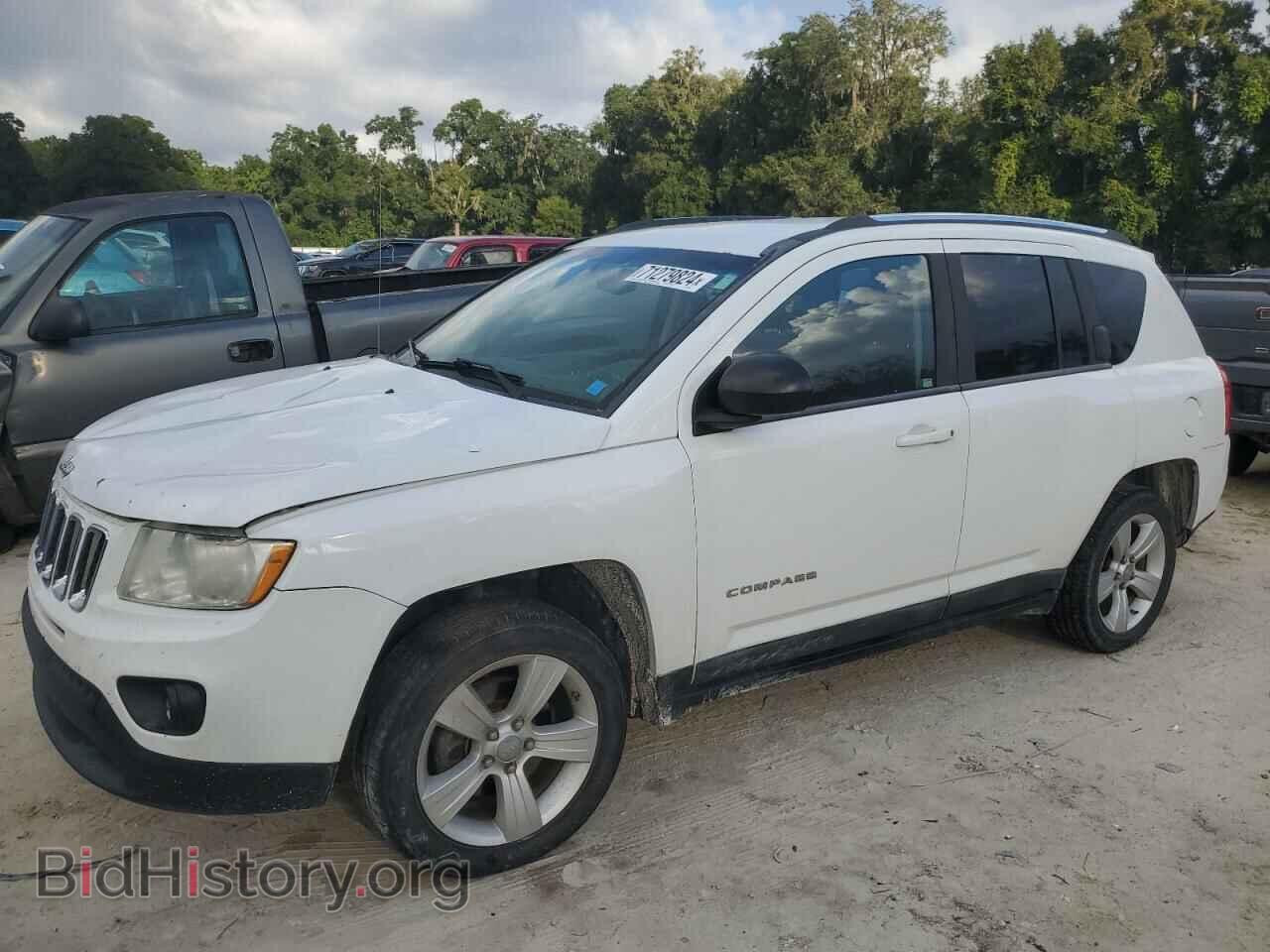 Photo 1J4NF1FB3BD201691 - JEEP COMPASS 2011