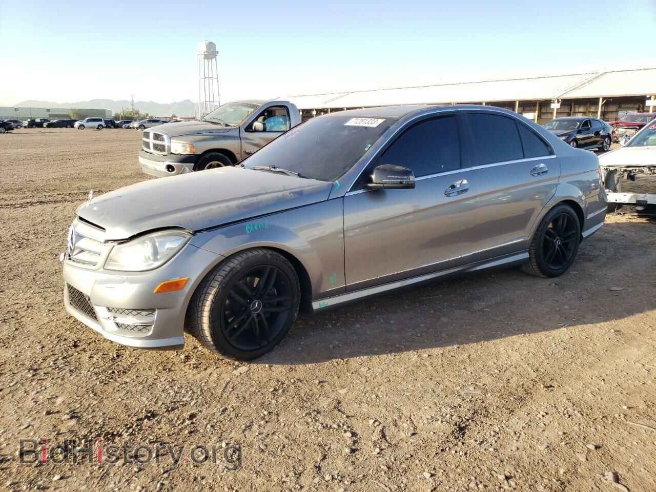 Photo WDDGF8BB1CF856733 - MERCEDES-BENZ C-CLASS 2012