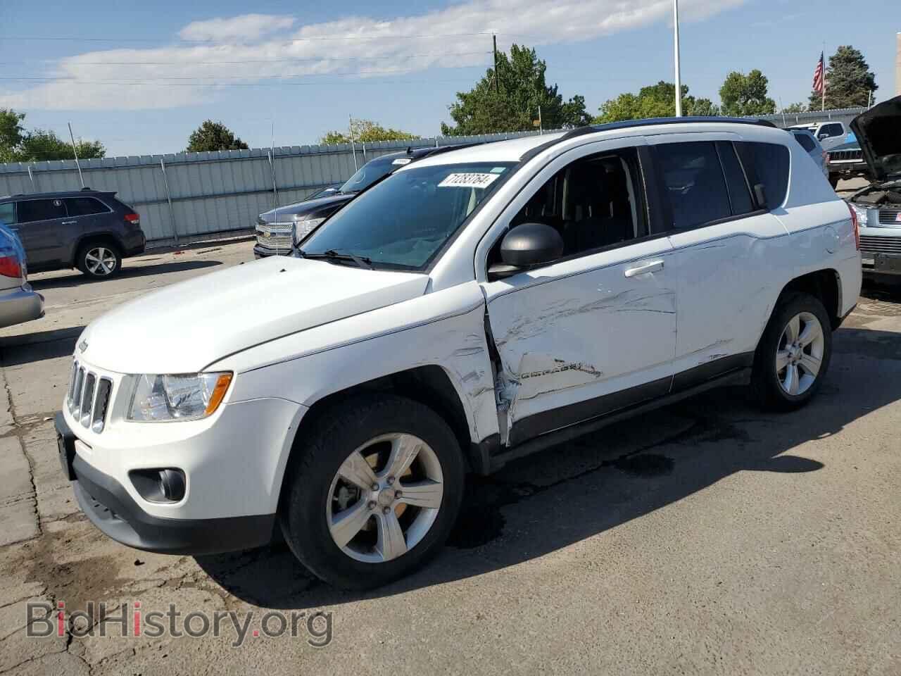 Photo 1J4NF1FB3BD259266 - JEEP COMPASS 2011