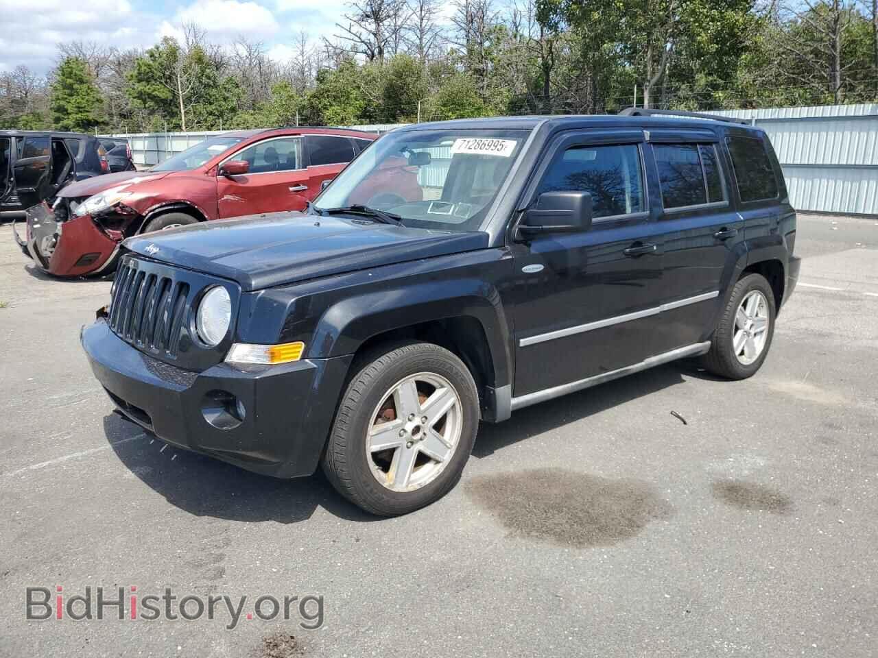 Photo 1J4NT1GA3AD625823 - JEEP PATRIOT 2010