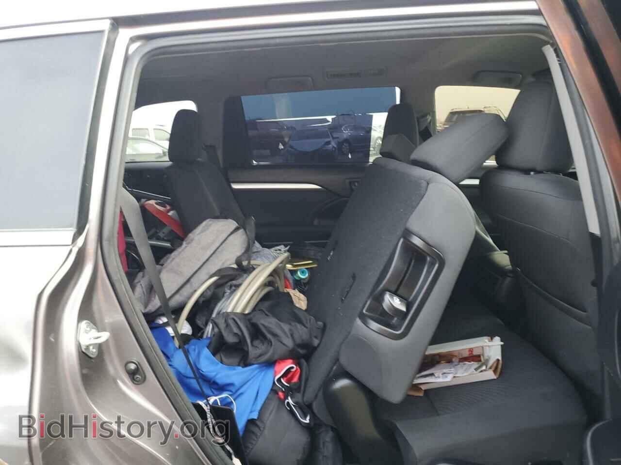 2018 TOYOTA HIGHLANDER - VIN: 5TDBZRFHXJS811237 - Фото 10