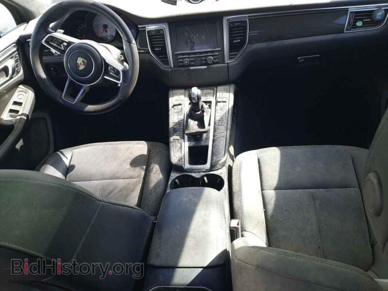 2016 Porsche MACAN (VIN WP1AB2A59GLB46733) — photo 8 of 12