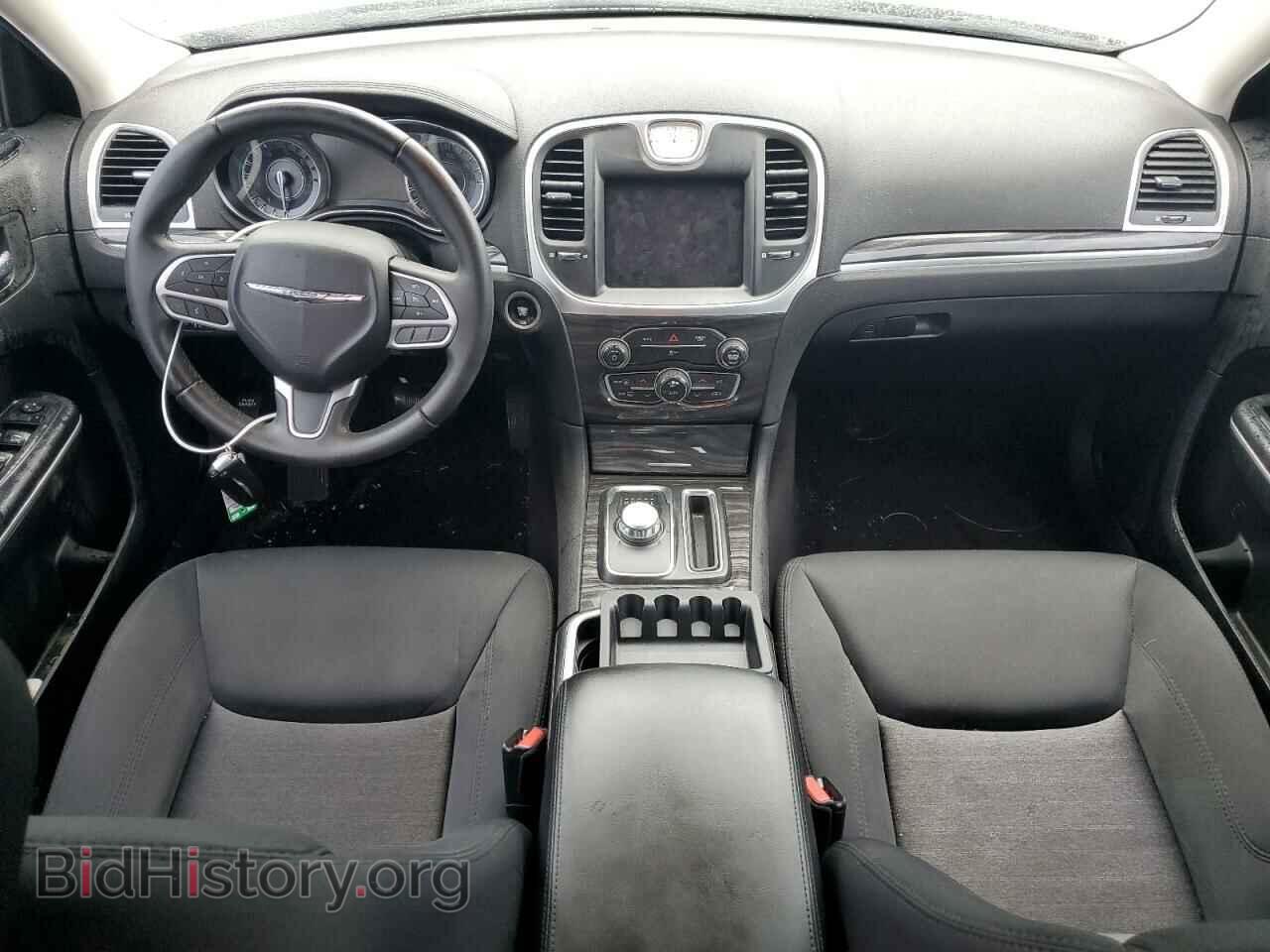 2019 CHRYSLER 300 - VIN: 2C3CCAAG1KH505571 - Фото 8