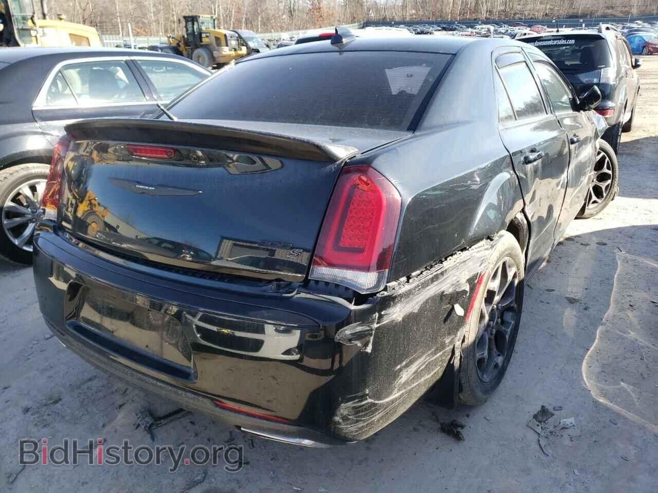 2019 CHRYSLER 300 - VIN: 2C3CCAGG7KH542907 - Фото 4