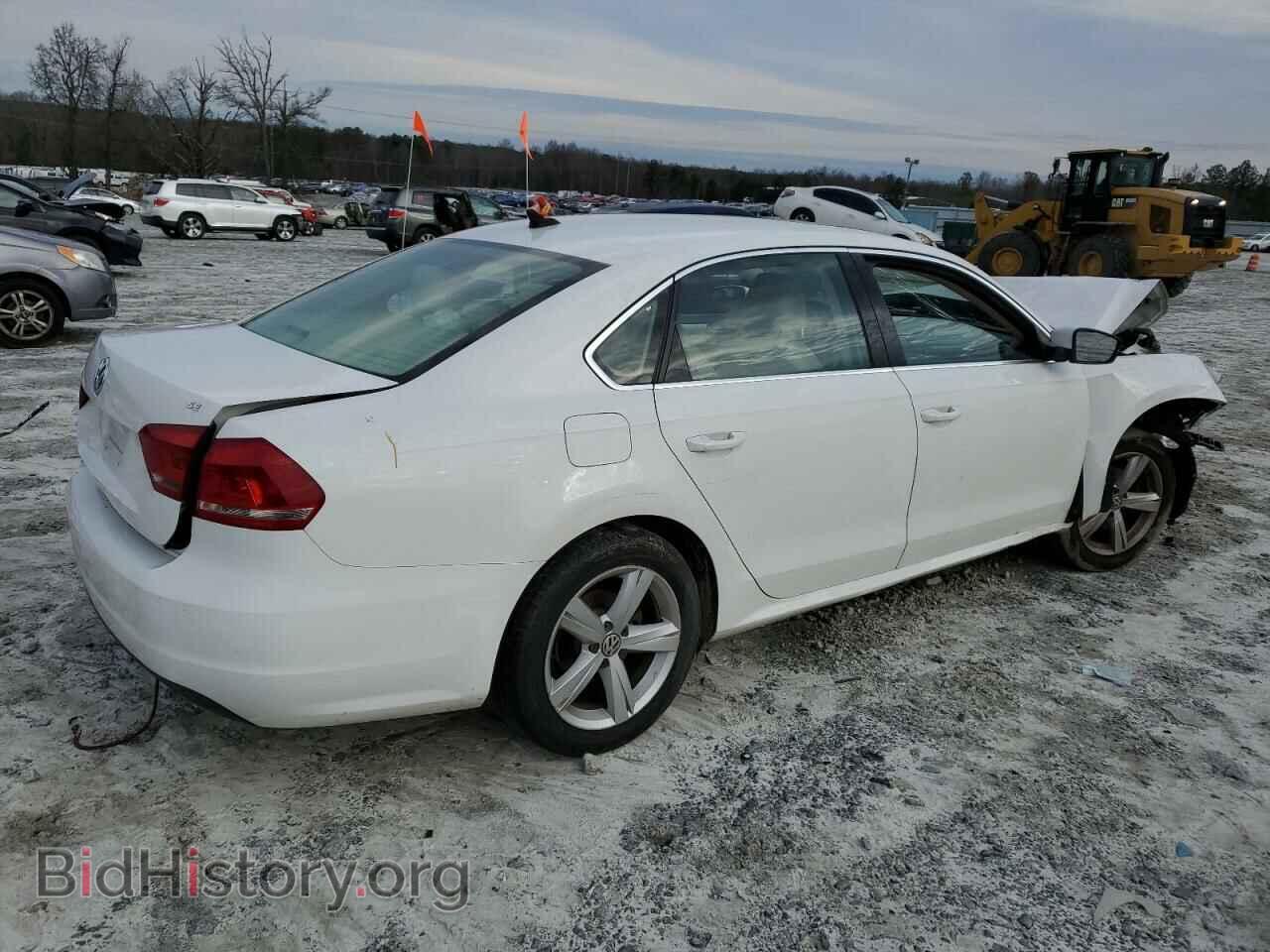 2013 VOLKSWAGEN PASSAT - VIN: 1VWBP7A33DC047045 - Фото 3