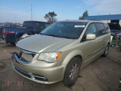2011 Chrysler MINIVAN Town & COU, золотистый — VIN 2A4RR5DG2BR607666, Copart