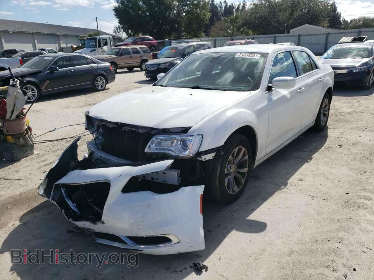 2015 CHRYSLER 300 - VIN: 2C3CCAAG3FH881811 - Фото 2