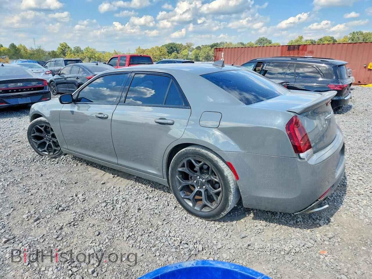 2019 CHRYSLER 300 - VIN: 2C3CCABGXKH515384 - Фото 2