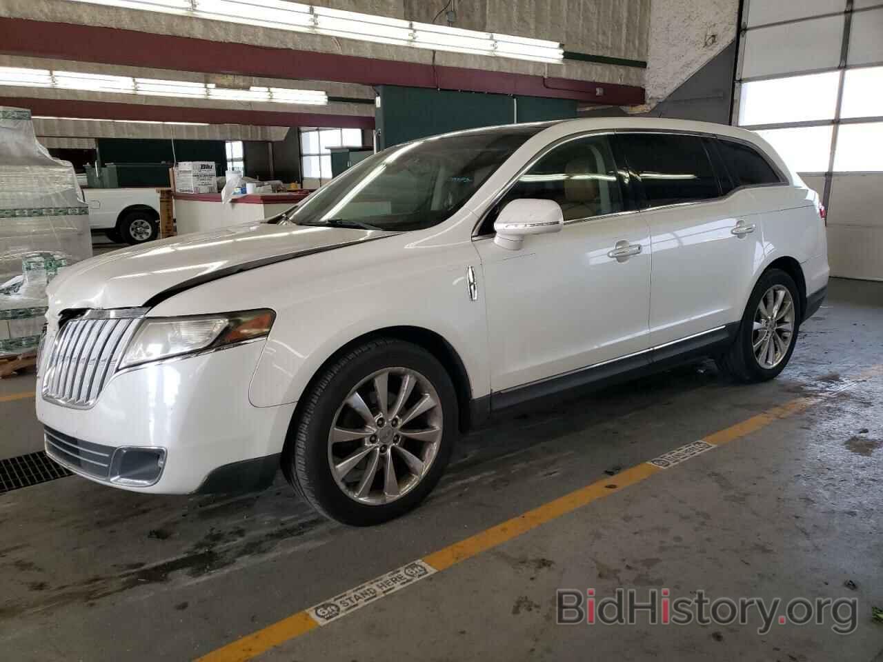 Photo 2LMHJ5AT9ABJ10793 - LINCOLN MKT 2010