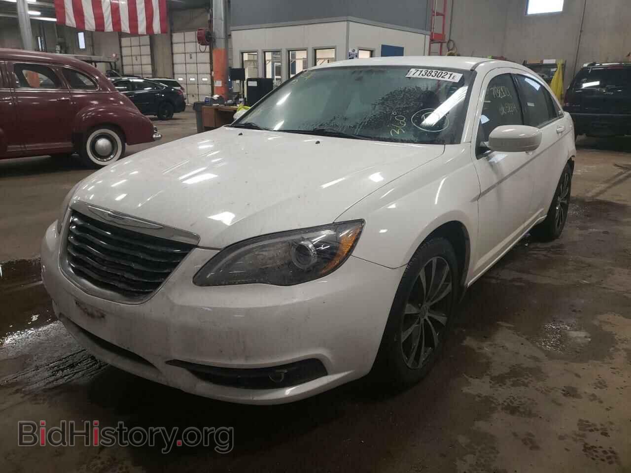 2013 CHRYSLER 200 - VIN: 1C3CCBBG8DN770793 - Фото 2