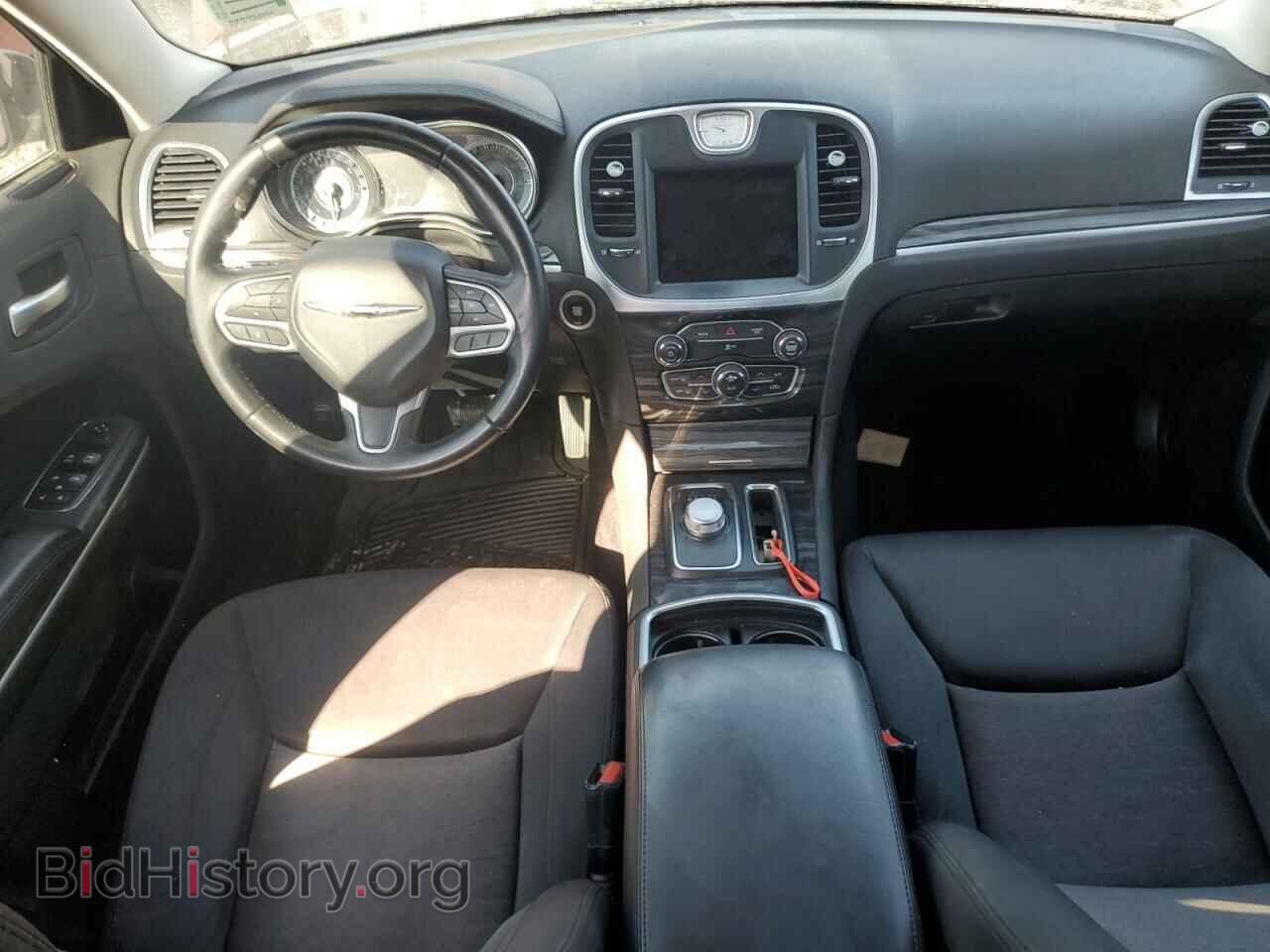 2019 CHRYSLER 300 - VIN: 2C3CCAAG2KH511749 - Фото 8