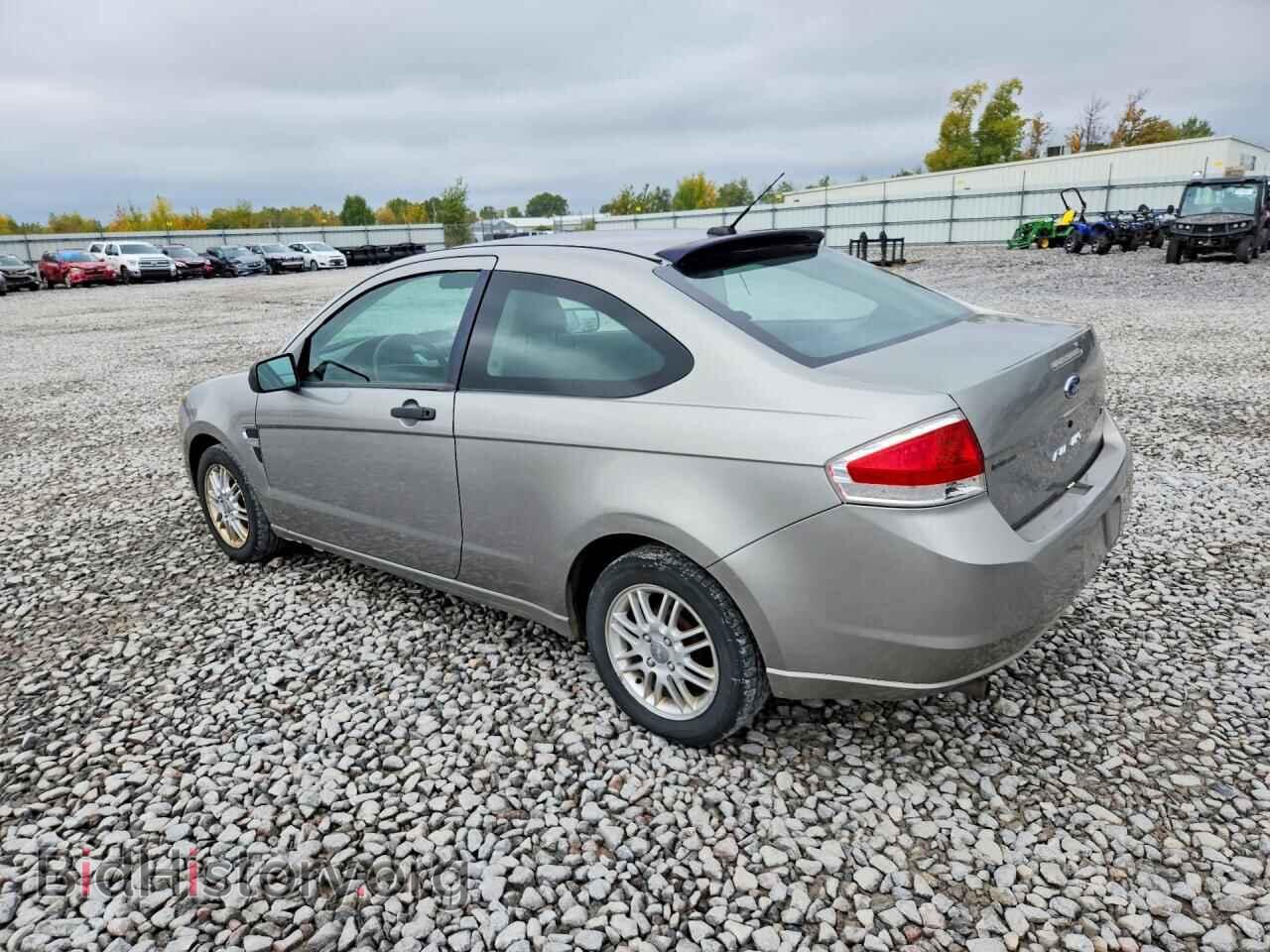 2008 FORD FOCUS - VIN: 1FAHP33N58W102075 - Фото 2