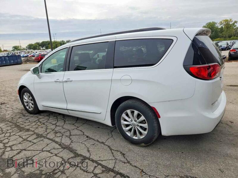 2017 Chrysler PACIFICA (VIN 2C4RC1BG4HR729960) — photo 2 of 14