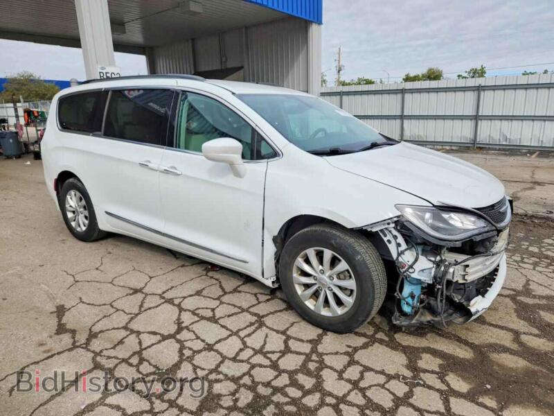 2017 Chrysler PACIFICA (VIN 2C4RC1BG4HR729960) — photo 4 of 14