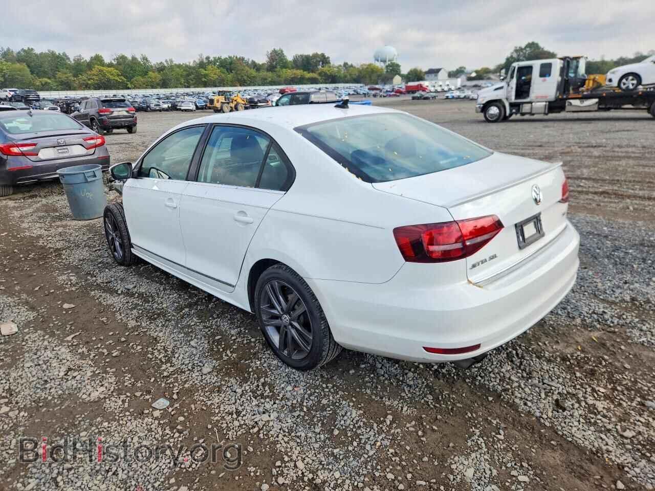 2018 VOLKSWAGEN JETTA - VIN: 3VWL17AJ8JM211100 - Photo 2