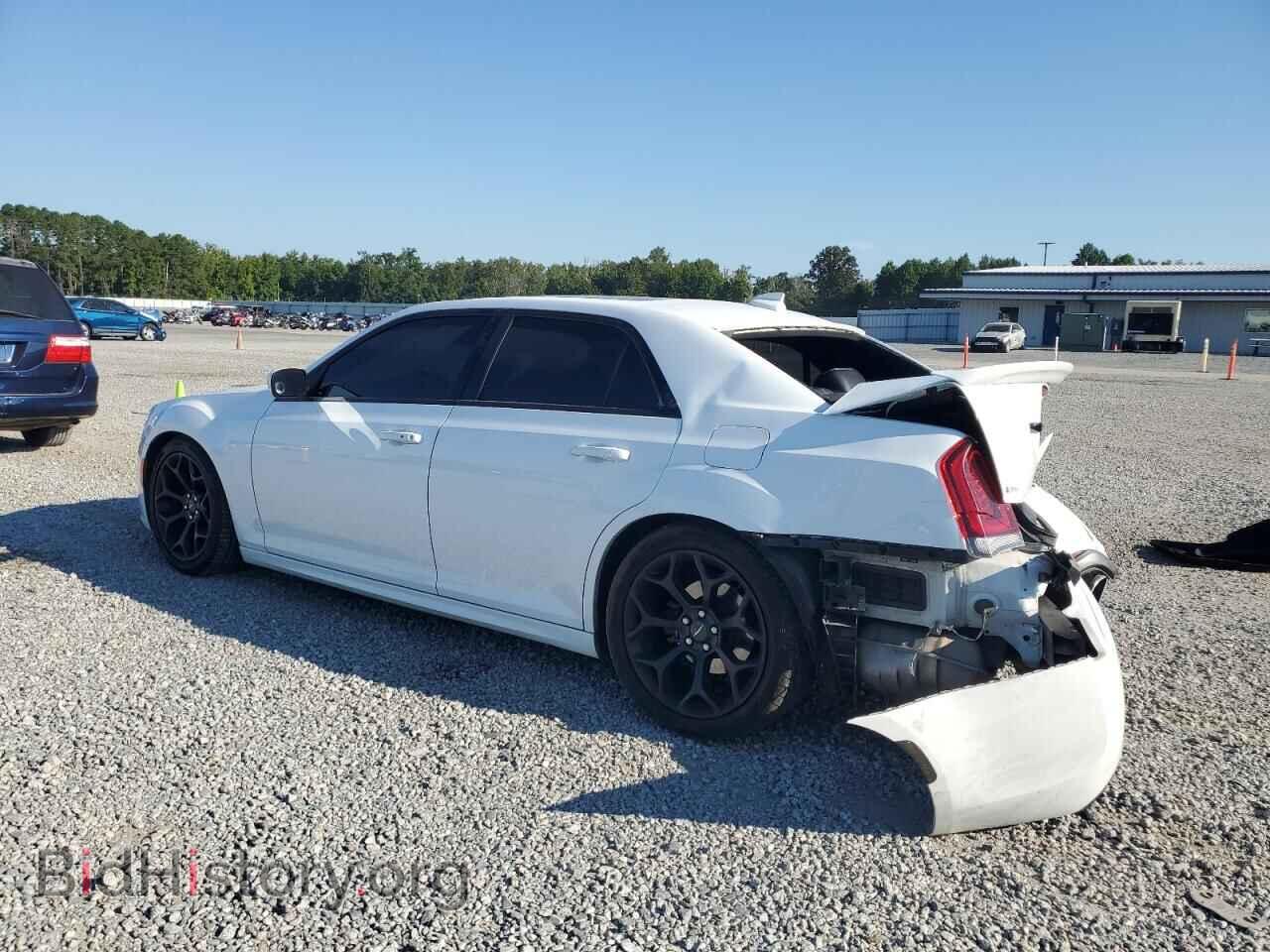 2019 CHRYSLER 300 - VIN: 2C3CCABT9KH619717 - Фото 2