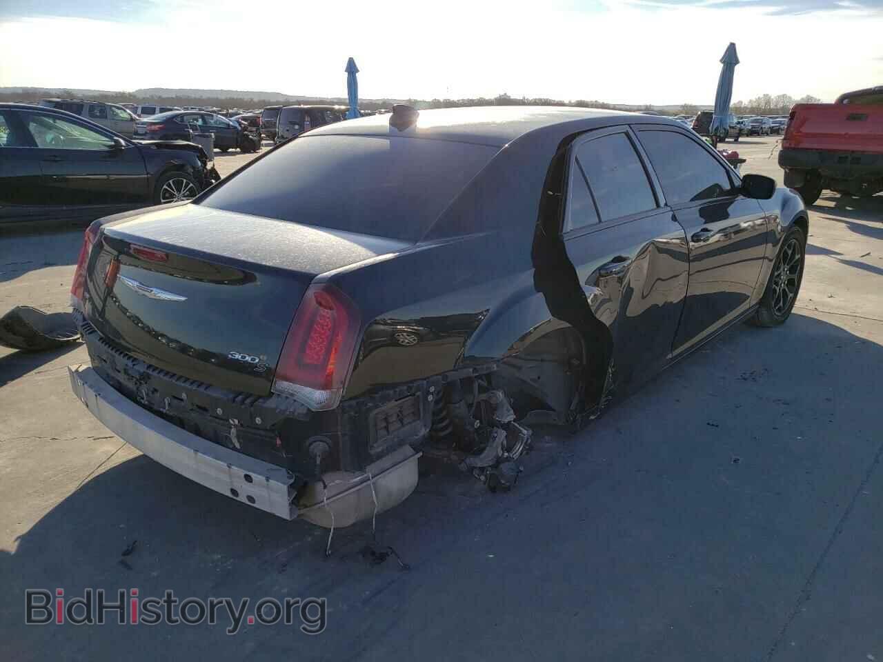 2019 CHRYSLER 300 - VIN: 2C3CCAGG4KH686785 - Фото 4