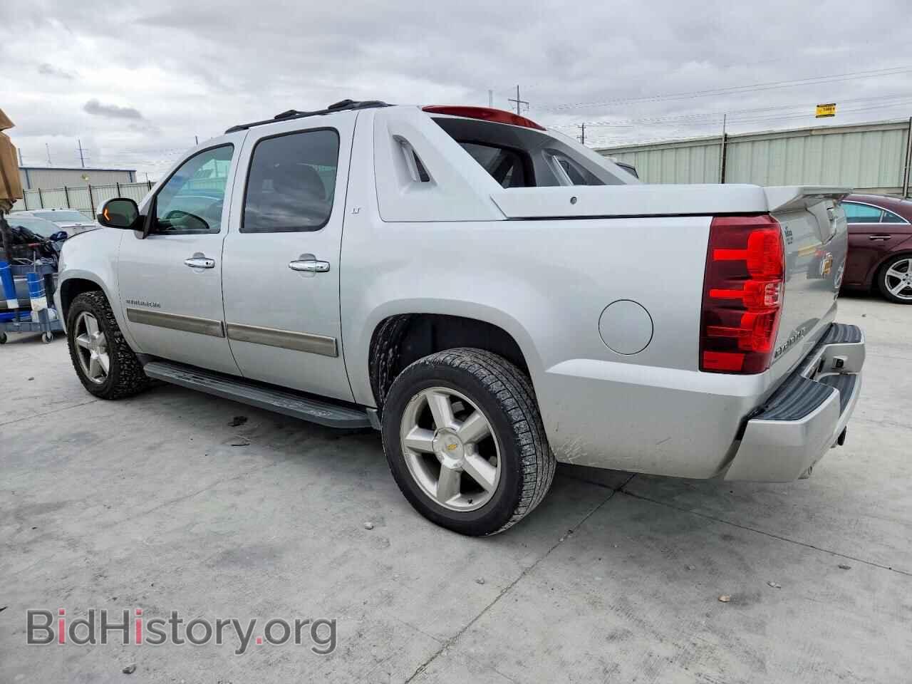 2011 CHEVROLET AVALANCHE - VIN: 3GNMCFE02BG262418 - Photo 2