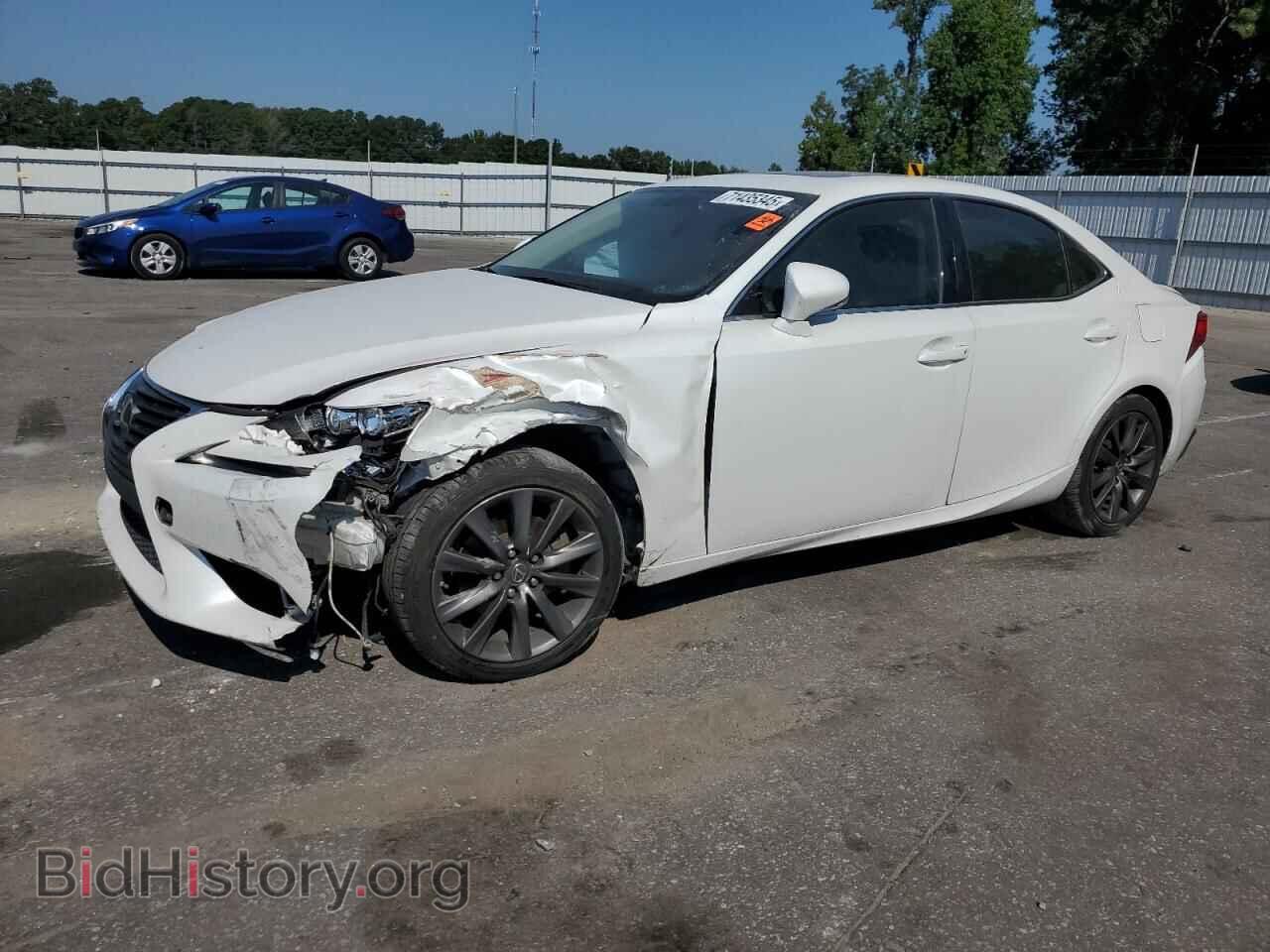 Фотография JTHCF1D21F5029661 - LEXUS IS 2015